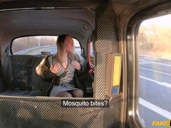 Sort, Støvler, Bil, Kjole, Håndjob, Slikning, Naturlige bryster, Pov