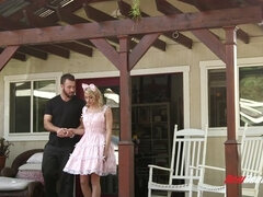 Iso kulli, Blondi, Huutosakkilainen, Naamallinen, Luonnolliset tissit, Koulutyttö