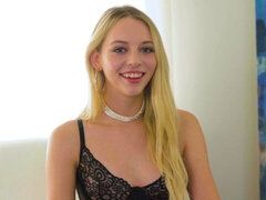 Blondin, Fetisch, Fingering, Handjobb, Onani, Pov, Stockings, Tonåring