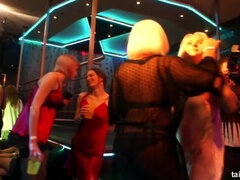 Brunette, Dansing, Hardcore, Fest, Pornostjerner, Sjenert, Swingers, Våt