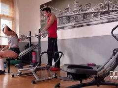 Amirah's Anal Intense Workout - Brunette College Girl's Ass Getting Hammered At The Gym