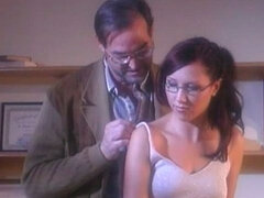 Brunette brune, Lunettes, Branlette thaïlandaise, Embrassement, Léchez, Adolescente, Nénés, Rétro ancien