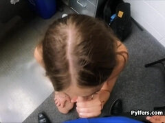 Veľké péro, Veľké kozy, Brunetka, Prstovanie, Prirodzené prsia, Kancelária, Špeh, Kozičky