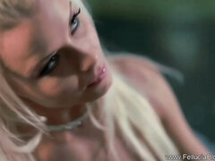 Blond, Pijpbeurt, Naakte man aangeklede vrouw, Sperma shot, Erotisch, Handbeurt, Hd, Moeder die ik wil neuken