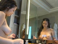 Amatorka, Łazienka, Duże cycki, Obciąganie, Brunetka, Obciąganie stopami, Bielizna, Cycki