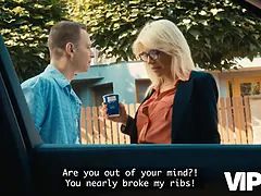 Grote mammen, Blond, Oudere vrouw, Dominatie, Fetisj, Schreeuwen