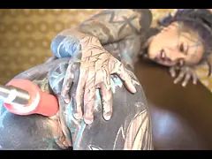 Anuskatzz testing a fuck machine in her ass