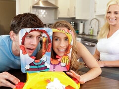 Iso kulli, Suihinotto, Takaapäin, Luonnolliset tissit, Laiha, Teini, Tissit