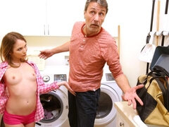 Anális szex, Szőke, Elkapott, Ujjazás, Leborotvált, Sztrippelés, Tini, Begyek