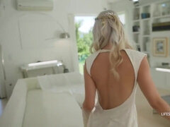 Bionda, Brunetta, Carina, Lingerie, Mamma che vorrei scoparmi, Calze, Tatuaggi, Terzetto