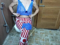 18 χρονον, Ασιάτης, Τουαλέτα, Βρωμόλογα, Ώριμη, Ώριμη γυναίκα, Μαμά, Αδελφή