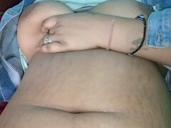 Indian milf stimulates her wet pussy up close until she squirts