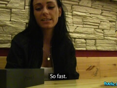 Sucer une bite, Brunette brune, Tromperie, En levrette, Européenne, De plein air, Pov, Public