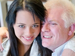 Asiat, Pik sutte, Brunette, Hundestilling, Håndjob, Naturlige bryster, Stripning, Bryster