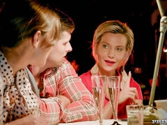 Traseiro, Loiroa, Boquete, Transar de quatro, Mãe gostosa, Descascar, Tetas