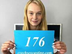 Gros cul, Grosse bite, Gros seins, Sucer une bite, En levrette, Maigrichonne, Grande, Adolescente