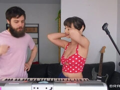 Amerikansk, Pik sutte, Brunette, Sædskud, Komme på ansigtet, Brækfornemmelse, Naturlige bryster, Sutte