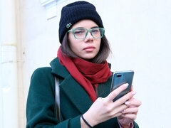 Grosse bite, Sucer une bite, Brunette brune, En levrette, Faciale, Seins naturels, Maigrichonne, Adolescente