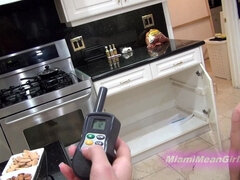 Blonde, Femme dominatrice, Fétiche des pieds, Talons, Esclave