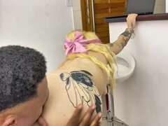 18, Amaterji, Kopalnica, Par, Medrasni seks, Tetovaže, Najstnice