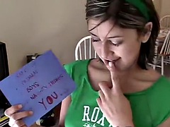 Amateur, Brunette brune, Doigter, Mamelons, Solo, Adolescente, Nénés