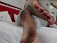 Culo, Brunetta, Gola profonda, Pisello, Fetish, Piede fetish, Tatuaggi, Tette