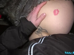 Zunaj, V javnosti, Squirting