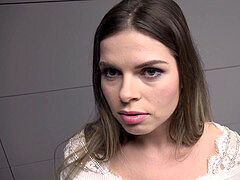 Beauty4k.com - Sarah Smith - clever Security Guard nailed a super-steamy Beauty