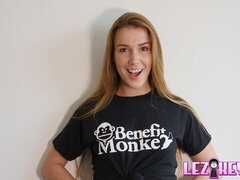 Tyłek, Lesbijka, Bielizna, Masturbacja, Naturalne cycki, Ogolona, Chudy, Cycki