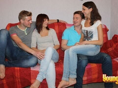 Grosser schwanz, Grosse titten, Blasen, Hundestellung, Flotter vierer, Lecken, Orgie, Jungendliche (18+)