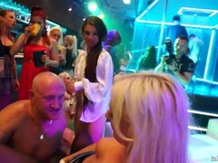 Kuřba, Brunetka, Klub, Tanec, Medzirasové, Bozkávanie, Pička, Swingers