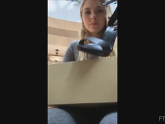 Dansant, Massage, Masturbation, Orgasme, Public, Solo, Jouets