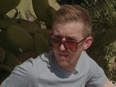 69:an, Brunett, Doggystyle, Handjobb, Naturliga tuttar, Pool, Tatuering, Våt