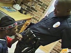 Kuřba, Stříkání spermatu, Hardcore, Líbání, Svaly, Policie, Kuřba sání, Uniforma