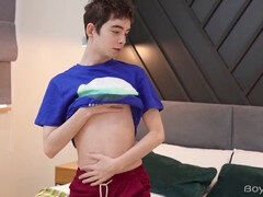 Twink gets a cumshot with some gay nipple play