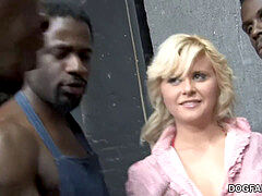 Velik kurac, Črnke, Fafanje, Gagging, Gangbang, Najstnice