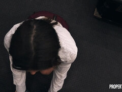 Pik sutte, Brunette, Latinsk, Slikning, Naturlige bryster, Fisse, Nederdel, Bryster