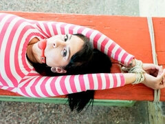 큰 엉덩이, 큰 가슴, 흑갈색 머리, 딜도, 힐, 밀프, 면도된, 문신