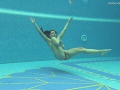 Tussi, Grosse titten, Braunhaarige, Milf, Im freien, Solo, Jungendliche (18+), Titten