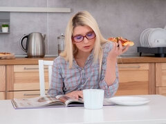 Culo, Bionda, Da dietro, Sega, Baciando, Cucina, Leccata, Ragazza