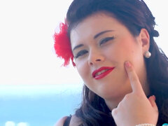 Piękne grube kobiety, Na wolnym powietrzu, Solo, Pończochy