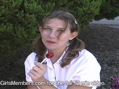 Amaterji, Velike joške, Rjavolaska, Coed, Kolidž, Hlačke, V javnosti, Krilo