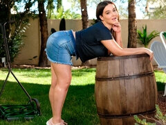 Bella grossa formosa, Culo grosso, Tette grandi, Brunetta, Da dietro, Sega, Leccata, Rasata