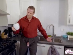 Tyttö, Tytär, Tissit