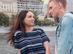 Blondine, Blasen, Hundestellung, Handjob, Küssen, Rasiert, Entkleiden, Titten