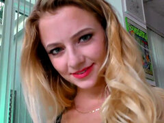 18 ans, Amateur, Blonde, Branlette thaïlandaise, Piercing, Adolescente, String, Nénés