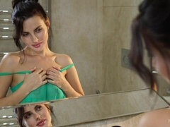 Amateur, Cul, Salle de bains, Doigter, Masturbation, Solo, Dénudage, Nénés