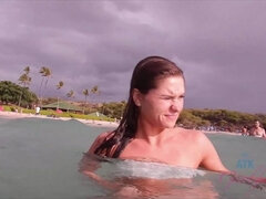 Pláž, Brunetka, Prstovanie, Priateľka, Vonku, Na verejnosti, Kozičky, Vlhká