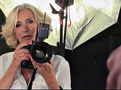 Tussi, Grosser schwanz, Blondine, Blasen, Braunhaarige, Spermaladung, Lesbisch, Milf