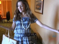 Amateur, Éjaculation interne, Robe, Branlette thaïlandaise, Chatte, Rasée, Maigrichonne, Nénés